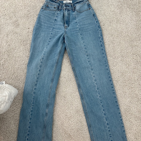 Abercrombie & Fitch Denim - Abercrombie & Fitch Loose High Rise Jeans